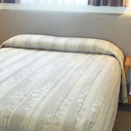 Colonial Inn Motel Крайстчърч Екстериор снимка