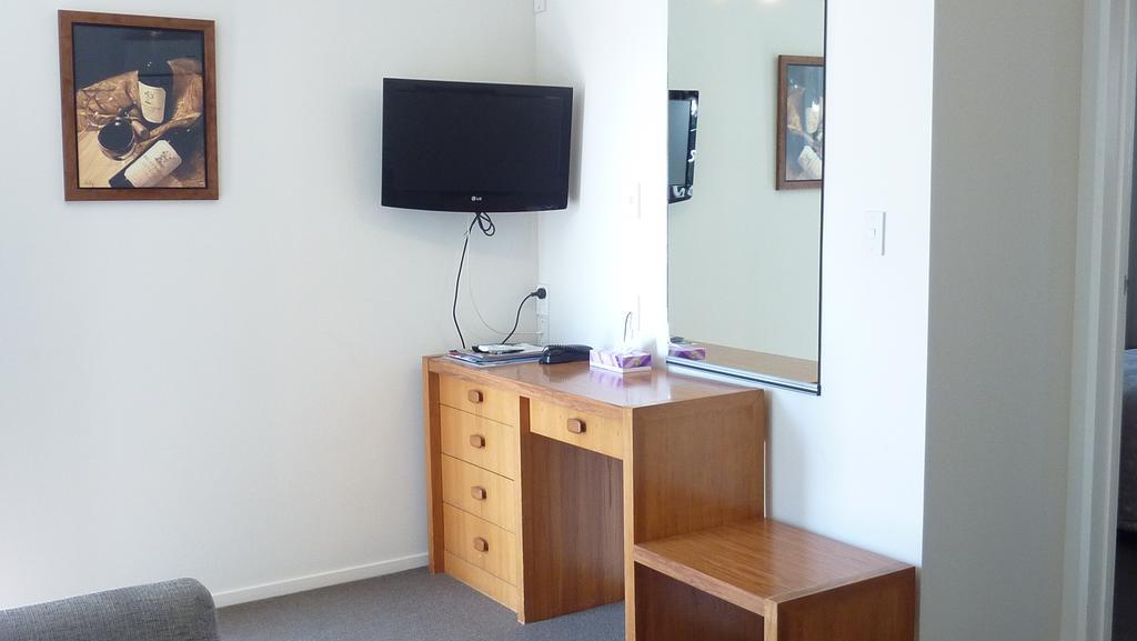 Colonial Inn Motel Крайстчърч Екстериор снимка