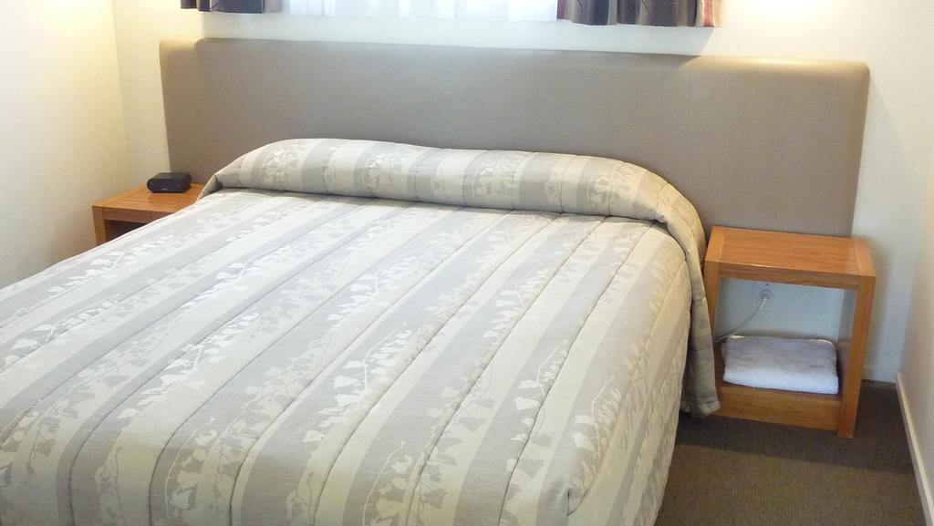 Colonial Inn Motel Крайстчърч Екстериор снимка