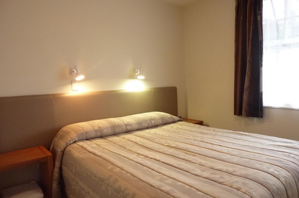 Colonial Inn Motel Крайстчърч Стая снимка