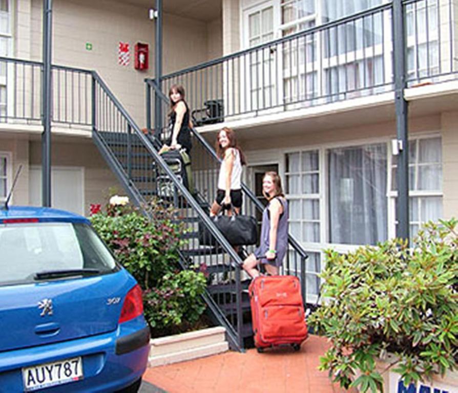 Colonial Inn Motel Крайстчърч Екстериор снимка
