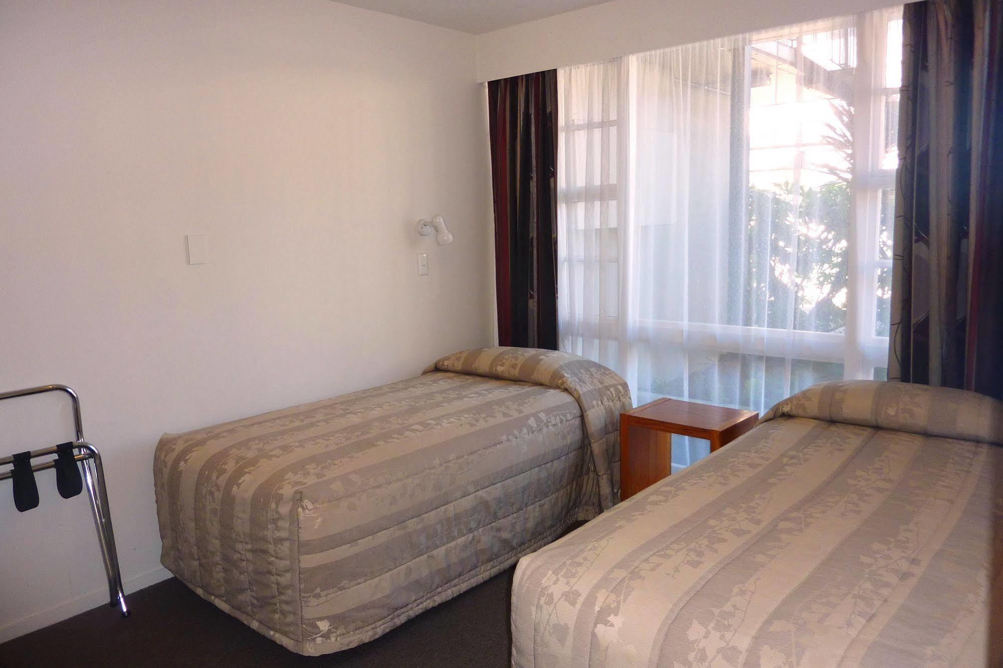 Colonial Inn Motel Крайстчърч Екстериор снимка