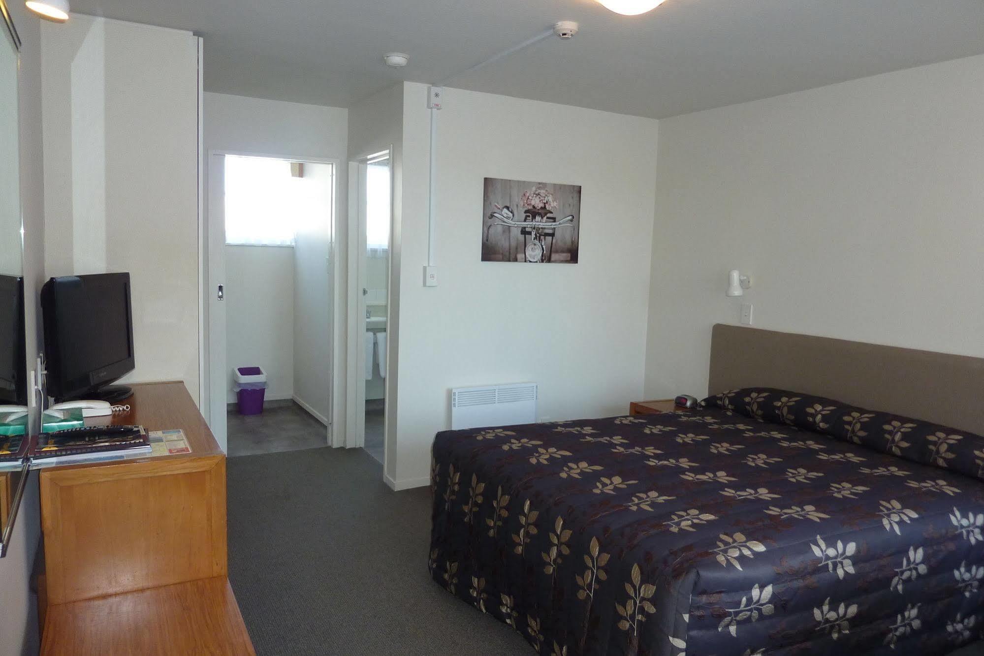 Colonial Inn Motel Крайстчърч Екстериор снимка