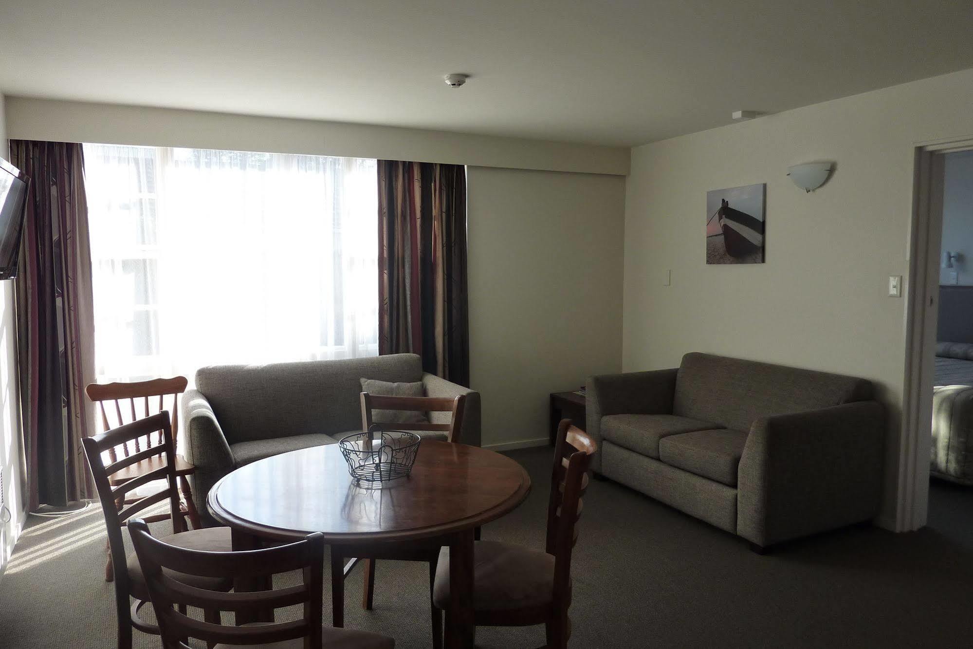 Colonial Inn Motel Крайстчърч Екстериор снимка