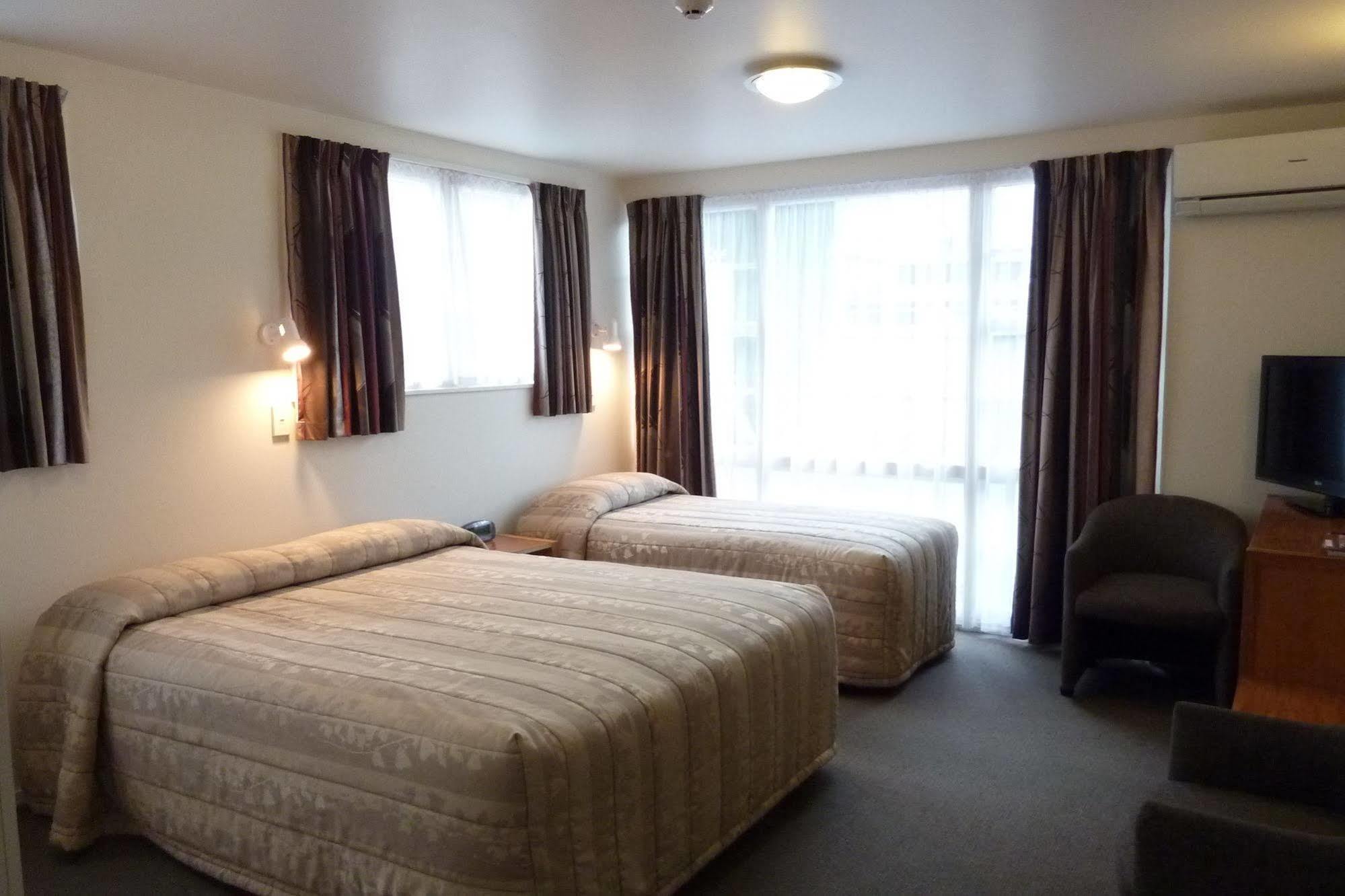 Colonial Inn Motel Крайстчърч Екстериор снимка