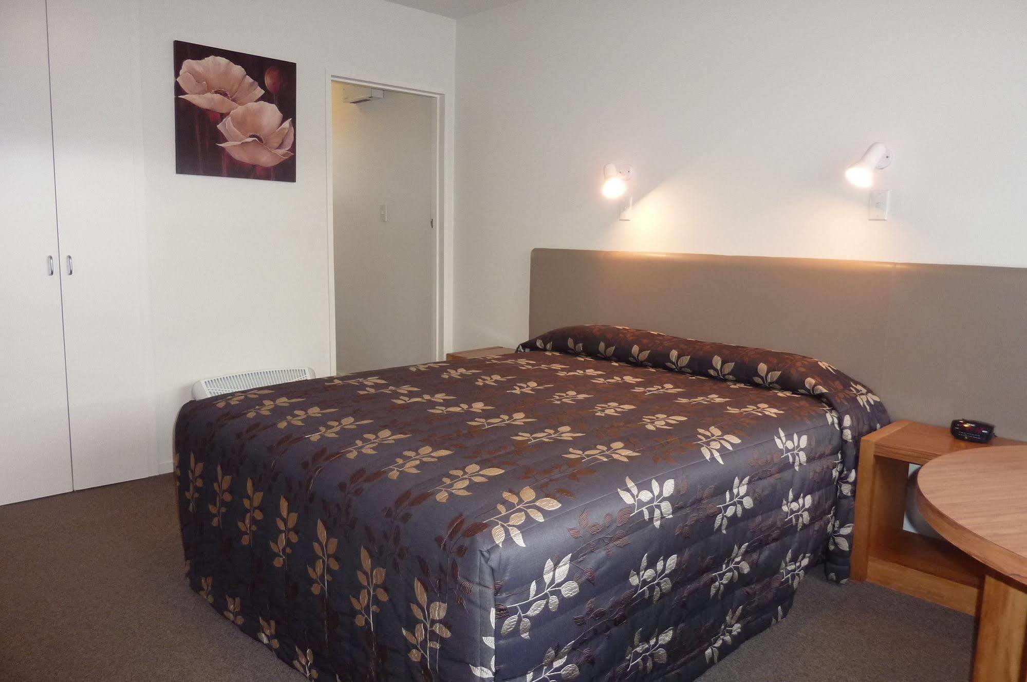 Colonial Inn Motel Крайстчърч Екстериор снимка